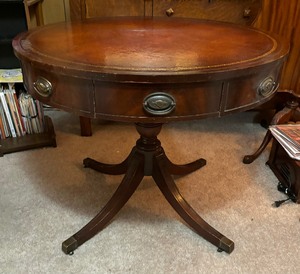 lot 11 image: Vintage Mahogany Drum Table