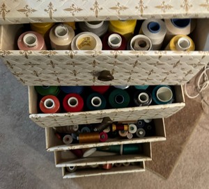 lot 251 image: Organizer with Five Drawers of Thread