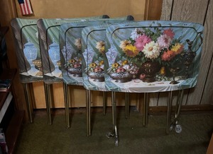 lot 253 image: Five Vintage Floral TV Tray Tables