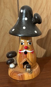 lot 264 image: Fun Mushroom Motif Smoker