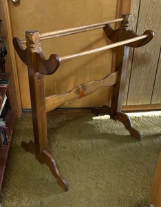 lot 267 image: Wooden Quilt Stand