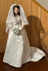 lot 280 image: Danbury Mint Princess Kate Bride Commemorative Doll