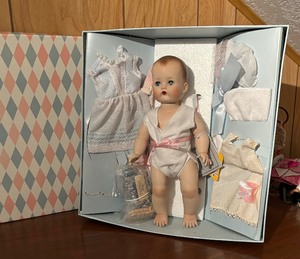 lot 303 image: Vintage Betsy Wetsy Doll