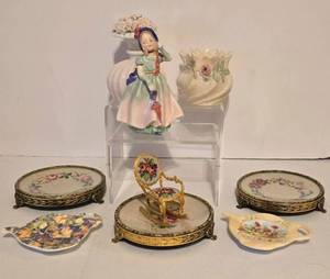 lot 220 image: Vintage Pretty Things