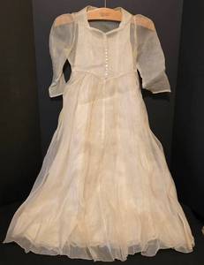 lot 282 image: Delicate Vintage Childs 1st Communion Dress