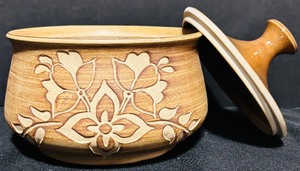 lot 228 image: Beautiful Covered Floral Design Pottery