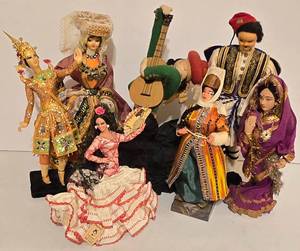 lot 387 image: Stunning Ethnic Doll Collection
