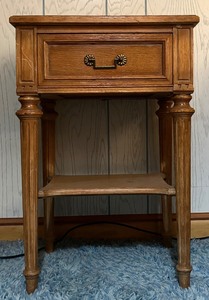 lot 345 image: Vintage Brown Wood End Table with Drawer