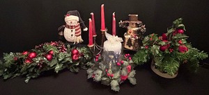 lot 334 image: Beautiful Christmas Decor