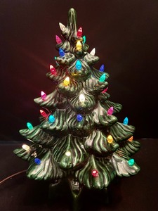 lot 335 image: Vintage Ceramic Light Up Christmas Tree