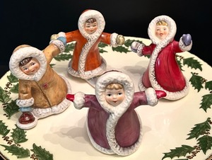 lot 337 image: Goebel Figurines Set of Girl Skaters