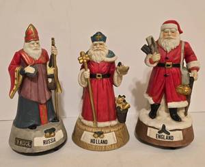 lot 397 image: Three Vintage Old World Musical Santas by Rich Connolluy