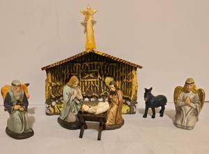lot 398 image: Small Vintage Nativity Set
