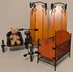 lot 406 image: Fun Selection of Doll FurnitureSleds