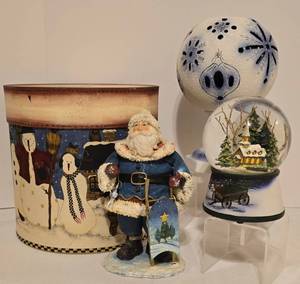 lot 413 image: Lovely Holiday Decor in Blue and White