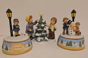 lot 441 image: GoebelHummel Holiday Decor