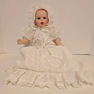 lot 401 image: Sweet Danbury Mint Gerber Baby Doll