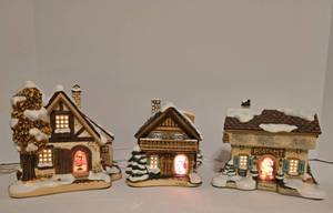 lot 390A image: Hummel Christmas Village Decorative Trio