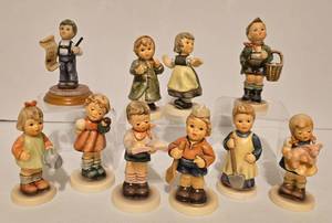 lot 461 image: Large Selection of GoebelHummel Miniature Figurines