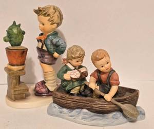 lot 462 image: Two Vintage Porcelain Goebel Figures