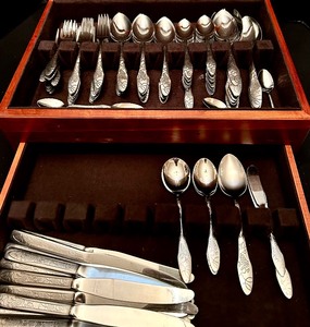 lot 489 image: Beautiful Vintage Stainless Steel Flatware in Wood Storage Box
