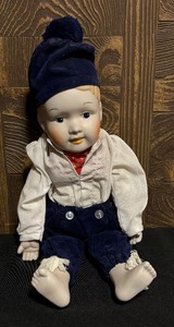 lot 525 image: Collectible Doll