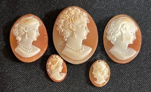 lot 528 image: Five Vintage Cameos