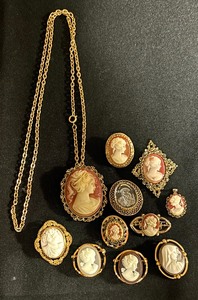 lot 538 image: Cameo Necklace and Brooches