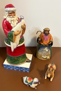 lot 540 image: Jim Shore Holiday Decorative Figurines