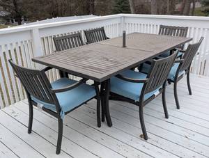 lot 94 image: Metal Patio Set with Umbrella