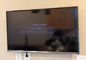 lot 112 image: Samsung 32 Smart TV