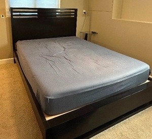 lot 49 image: Macys Queen Platform Bed
