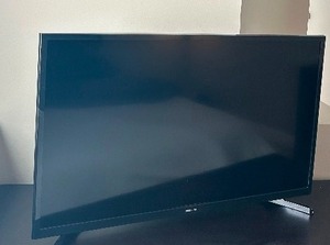 lot 51 image: 31 Samsung TV with Remote
