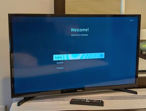 lot 13 image: Samsung 32 Smart TV