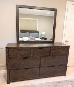 lot 11 image: Beautiful Mirrored Wood Dresser