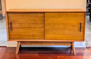 lot 17 image: Williams-Sonoma Narrow Mid Century Console Table