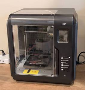lot 25 image: Monoprice MP Voxel 3D Printer