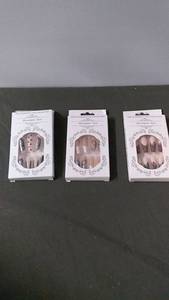 lot 182 image: Set of 3 Artificial Nail Designs from Beautiful Nail Collection