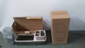 lot 179 image: Cosmetic Brush Storage Box and Toothbrush Storage