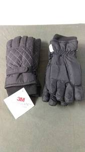 lot 204 image: 3M Thinsulate Insulated Winter Gloves - Black