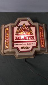 lot 225 image: Vintage Blatz Beer Lighted Sign