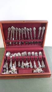 lot 240 image: Nakens silverware set in a wood case