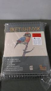 lot 131 image: Set of 2 Premium Sketchbooks - 120 lb, 200 GSM