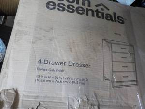 Room Essentials 4 drawer Dresser Ri...