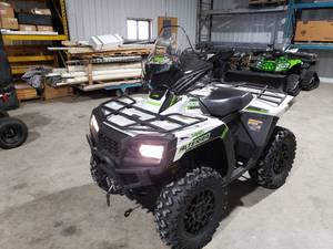 lot 3 image: Artic Cat Alterrra 600 ATV with windshield - White - used