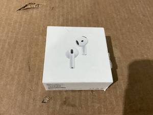 lot 18 image: Air Pods 4
