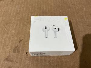 lot 20 image: Air Pods 4