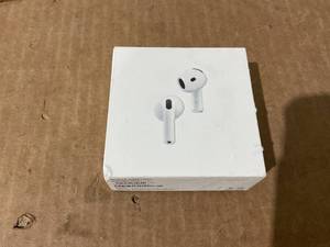 lot 22 image: Air Pods 4