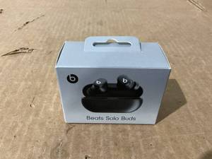 lot 24 image: Beats by Dr. Dre Beats Solo Bluetooth In Ear Ear Buds