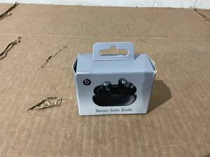 lot 27 image: Beats by Dr. Dre Beats Solo Bluetooth In Ear Ear Buds